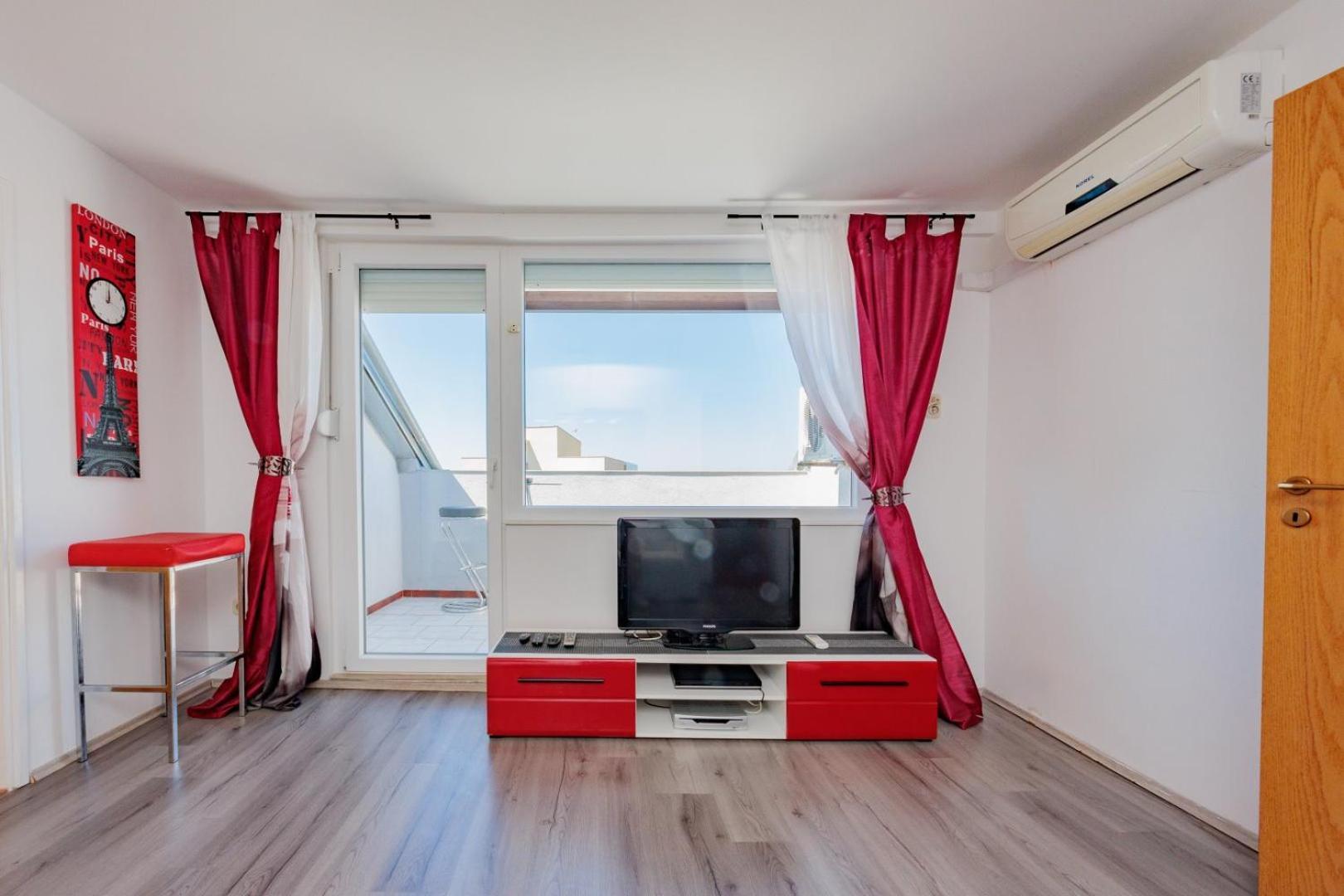 Crowonder Lucky Holiday House With Pool And Patio 30 Meters From The Beach Задар Экстерьер фото