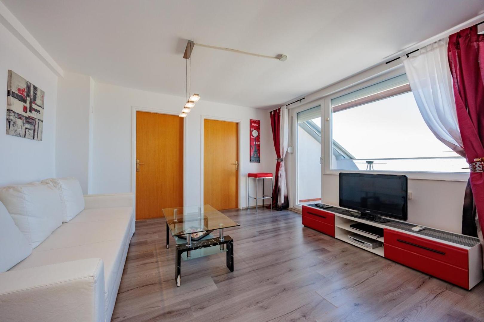 Crowonder Lucky Holiday House With Pool And Patio 30 Meters From The Beach Задар Экстерьер фото