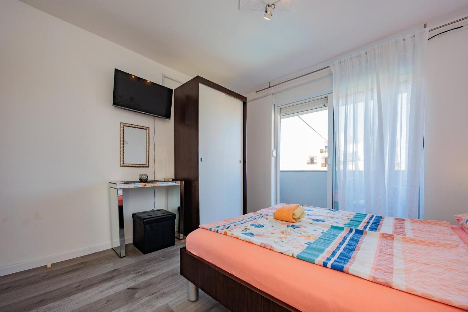 Crowonder Lucky Holiday House With Pool And Patio 30 Meters From The Beach Задар Экстерьер фото