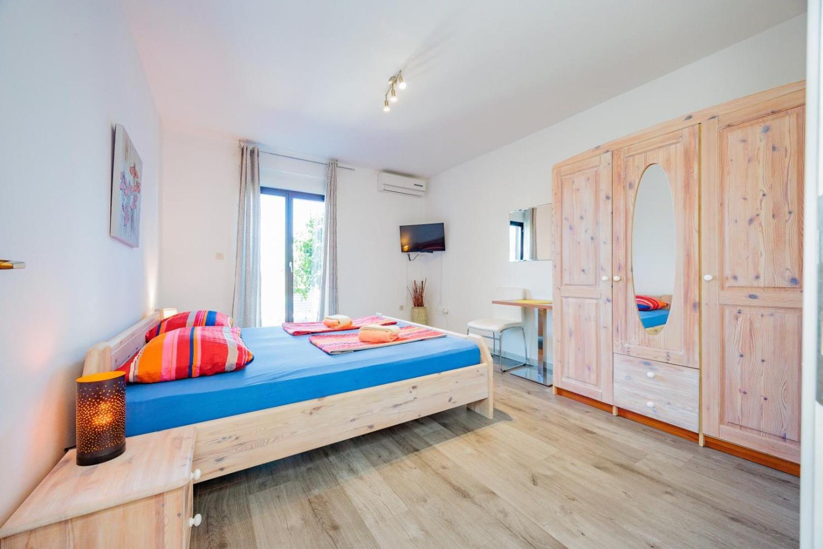 Crowonder Lucky Holiday House With Pool And Patio 30 Meters From The Beach Задар Экстерьер фото
