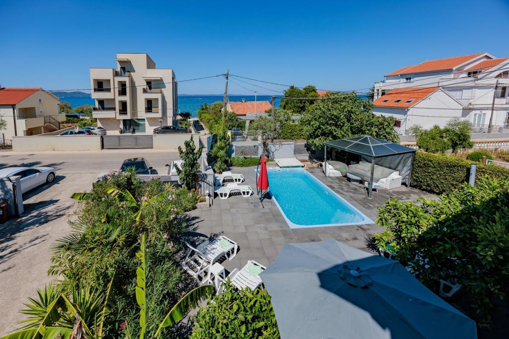 Crowonder Lucky Holiday House With Pool And Patio 30 Meters From The Beach Задар Экстерьер фото