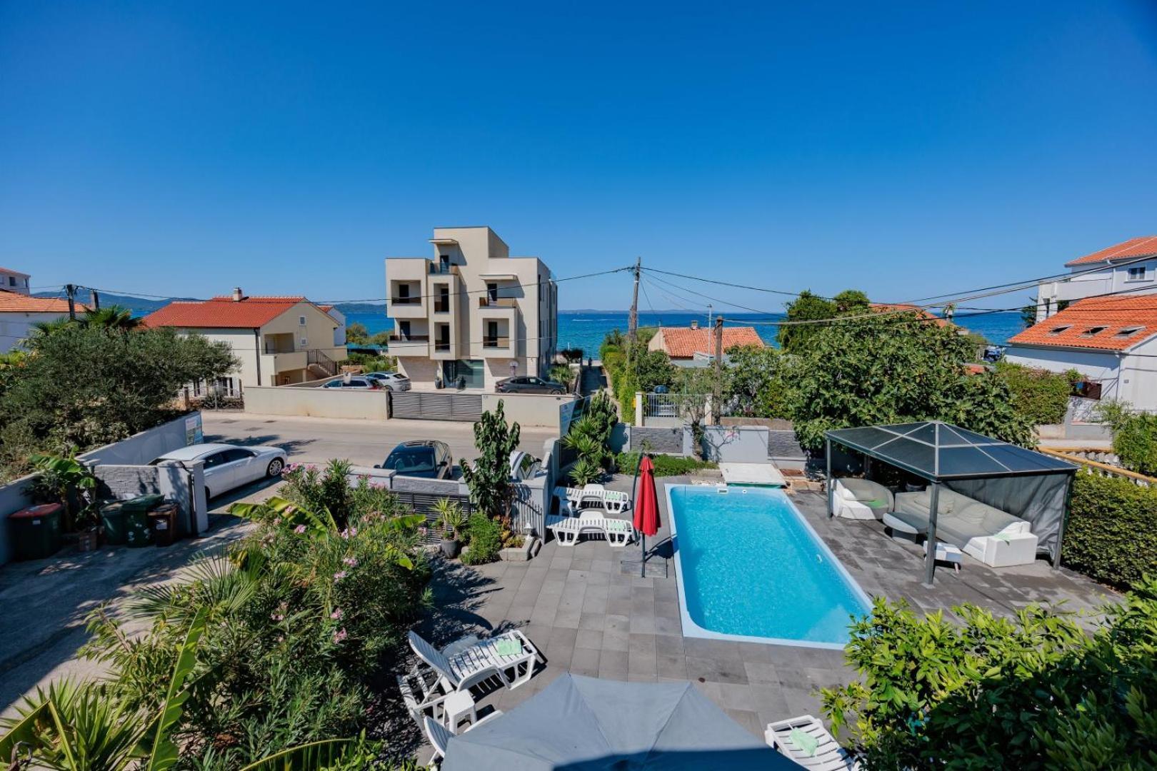 Crowonder Lucky Holiday House With Pool And Patio 30 Meters From The Beach Задар Экстерьер фото