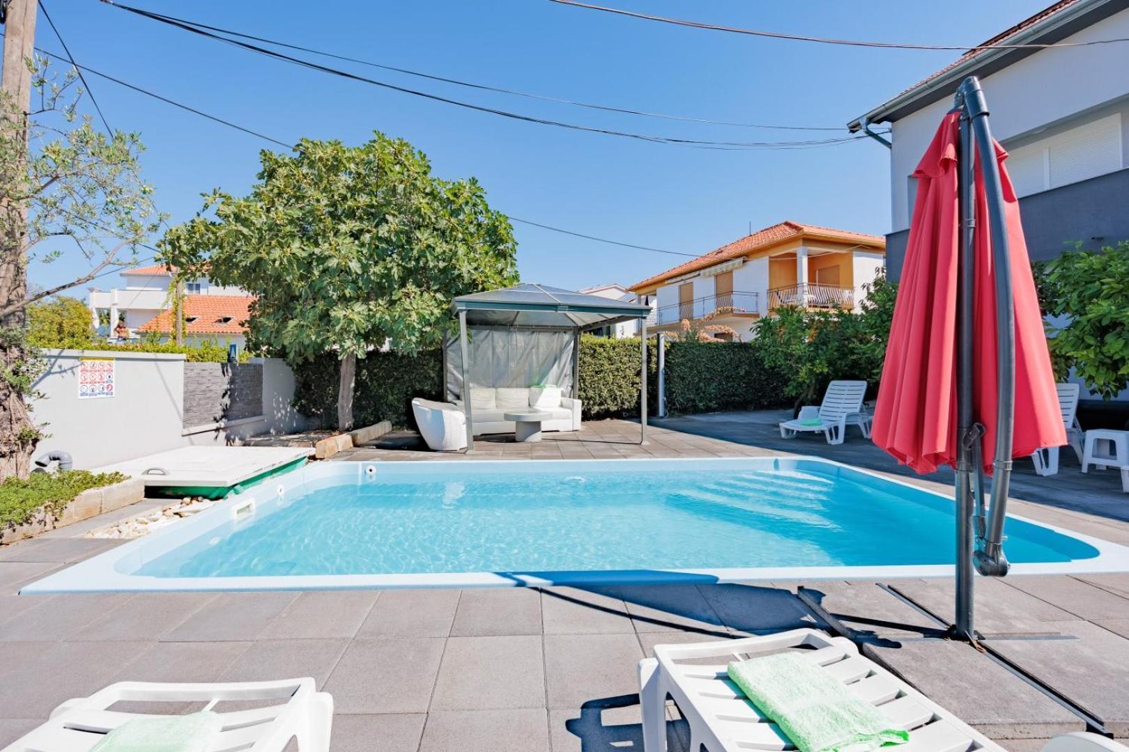 Crowonder Lucky Holiday House With Pool And Patio 30 Meters From The Beach Задар Экстерьер фото