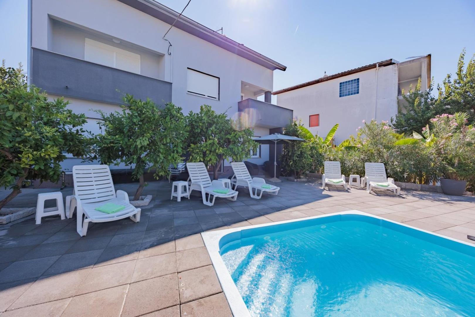 Crowonder Lucky Holiday House With Pool And Patio 30 Meters From The Beach Задар Экстерьер фото
