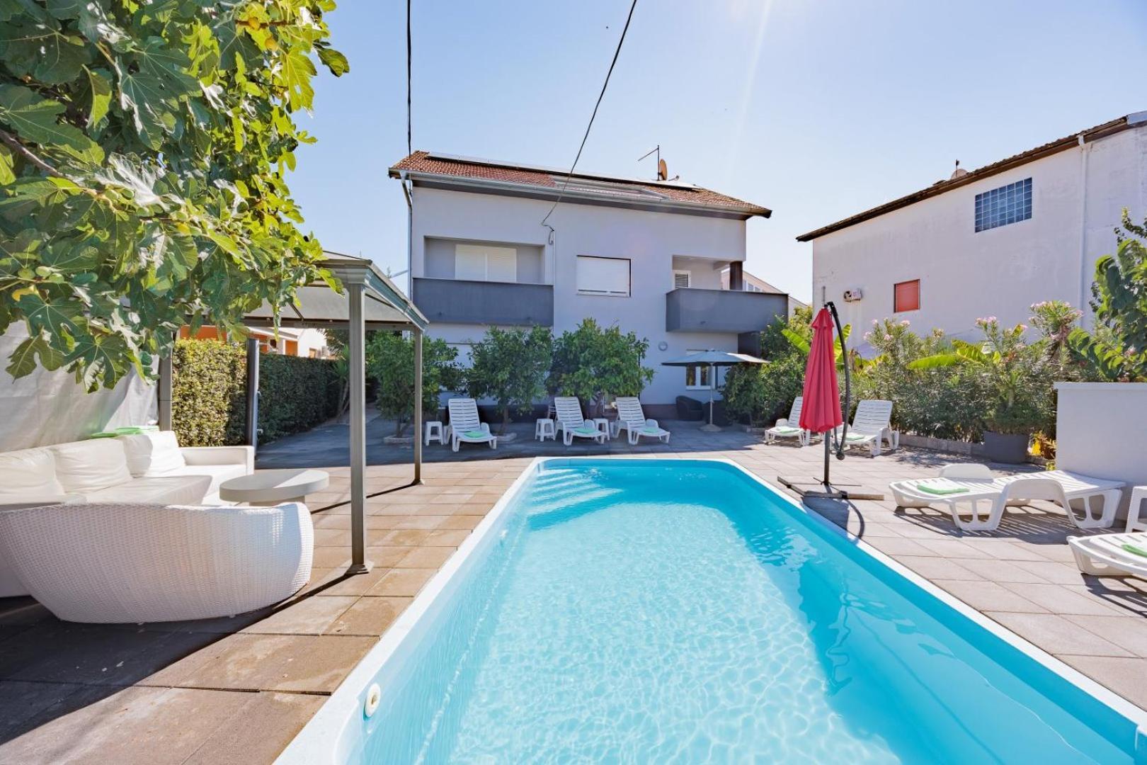 Crowonder Lucky Holiday House With Pool And Patio 30 Meters From The Beach Задар Экстерьер фото
