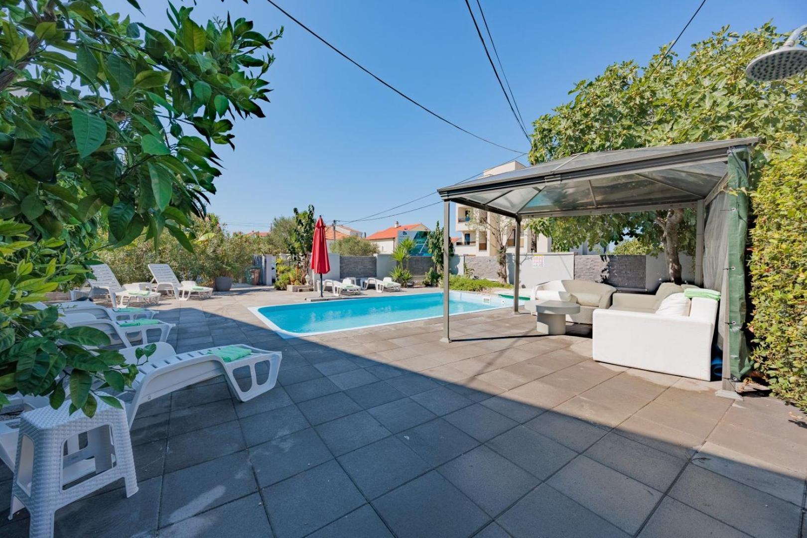 Crowonder Lucky Holiday House With Pool And Patio 30 Meters From The Beach Задар Экстерьер фото