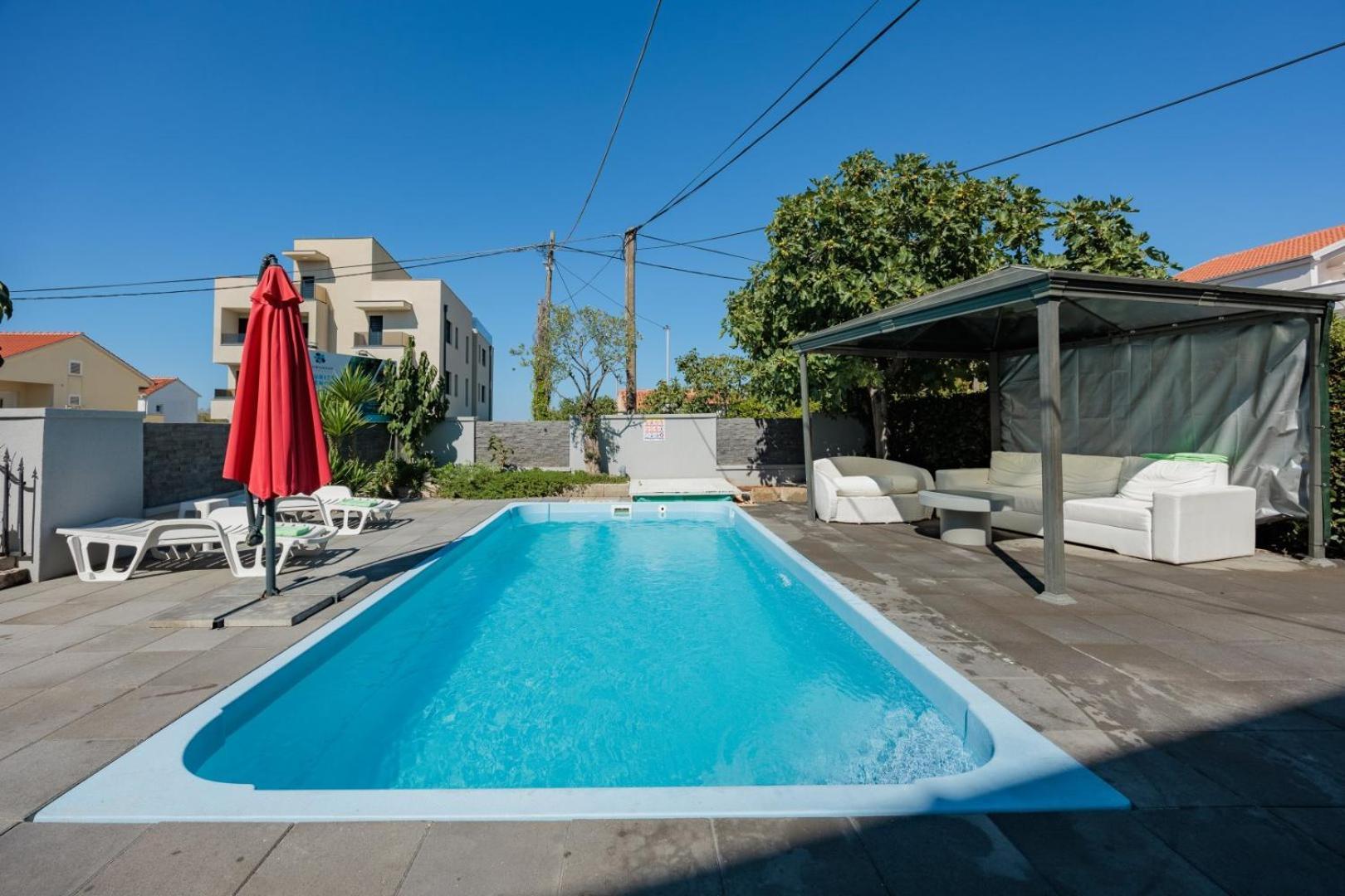 Crowonder Lucky Holiday House With Pool And Patio 30 Meters From The Beach Задар Экстерьер фото